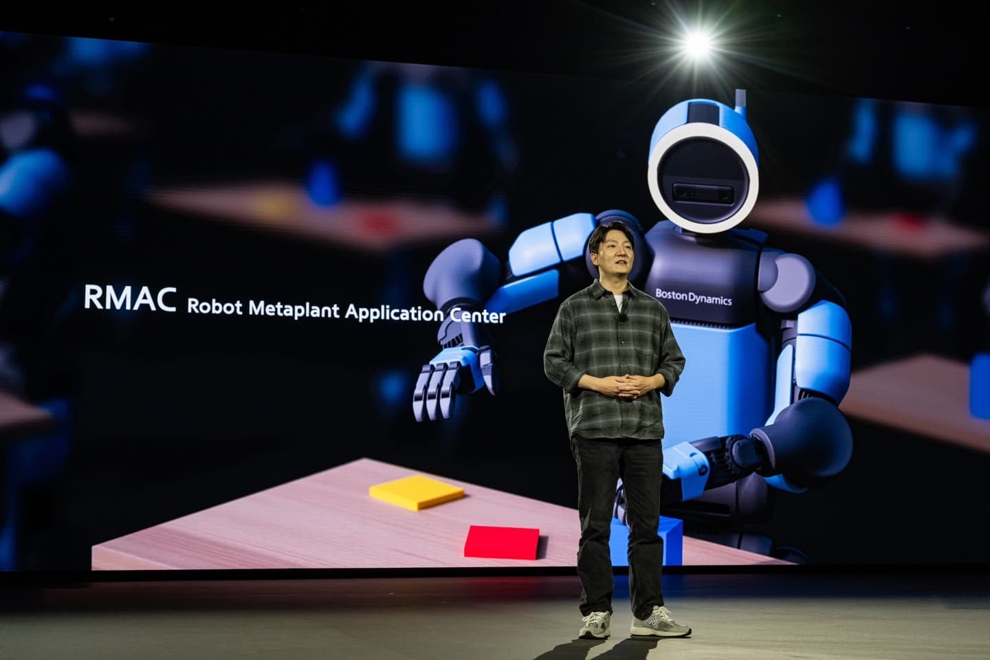 HYUNDAI MOTOR GROUP CÔNG BỐ CHIẾN LƯỢC AI ROBOTICS TÁO BẠO TẠI CES 2026